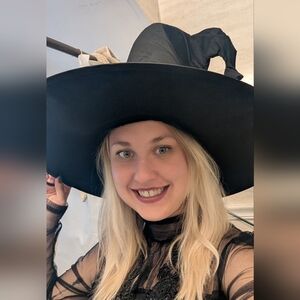 Meet your Posher, Analeea